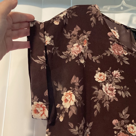 Lightweight brown/eggplant floral top from Forever 21; size Medium - Picture 3 of 4